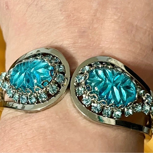 Judy Lee VTG Signed Blue Glass Rhinestone Hinged Silver Clamper Bangle Bracelet - Picture 5 of 17
